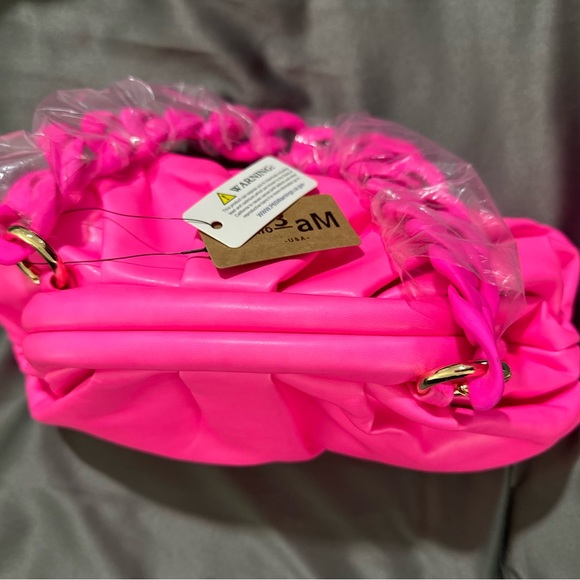 Neon Pink Faux Leather Crossbody Bag w/ Chain - NWT - Picture 5 of 11